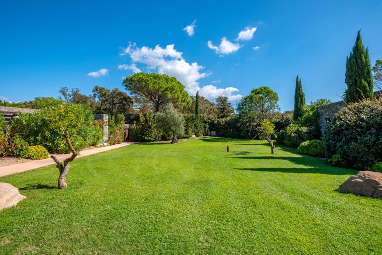 Villa with direct access to the beach of Santa Giulia