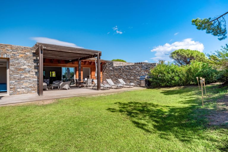 Villa avec accès direct à la plage de Santa Giulia