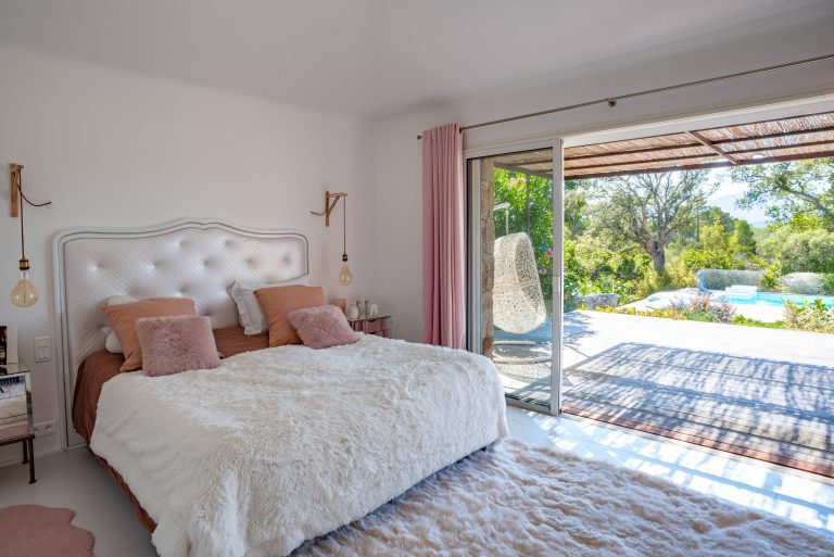 Villa for sale on the beach road of Palombaggia