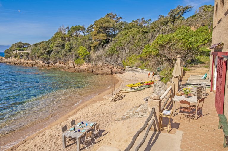 Porticcio, location villa pieds dans l'eau avec vue mer