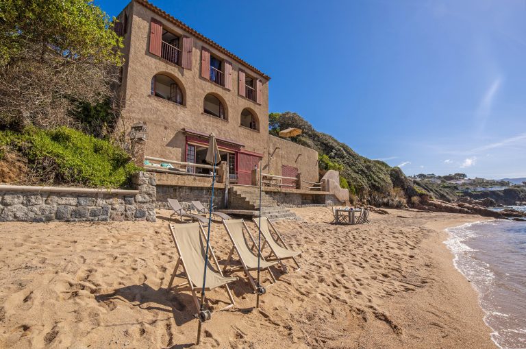 Porticcio, location villa pieds dans l'eau avec vue mer