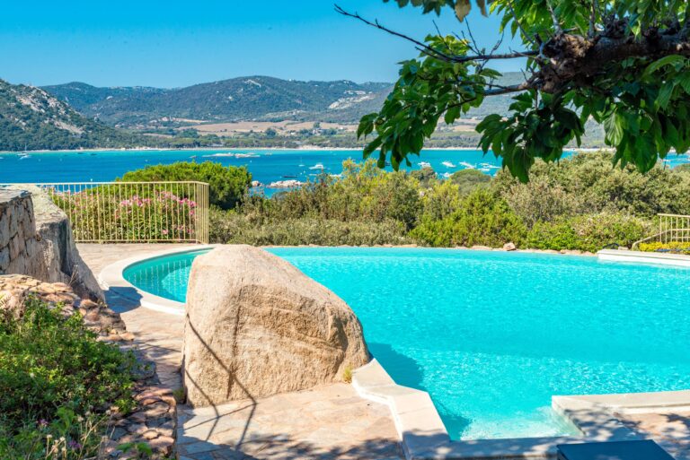 Cala d'Oro, villa avec piscine et vue mer