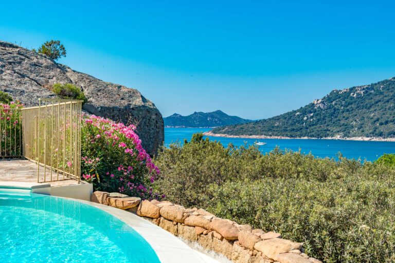 Cala d'Oro, villa avec piscine et vue mer