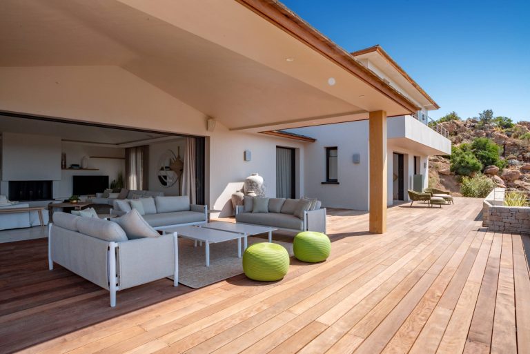 Superbe villa neuve à louer à Palombaggia