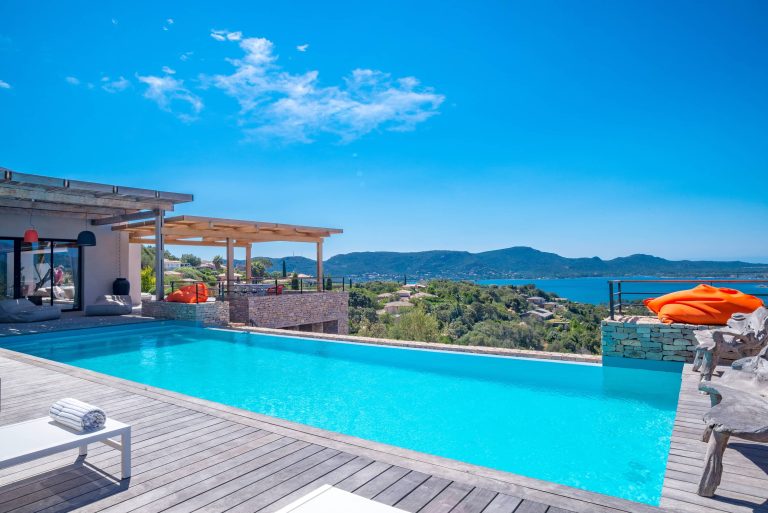 Superbe villa à louer avec vue sur le Golfe de Porto-Vecchio