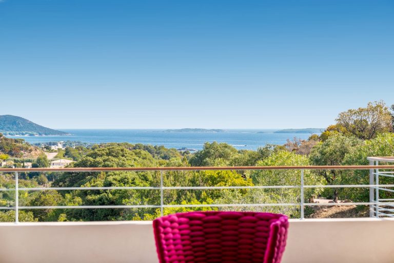 Punta d'Oro à louer villa contemporaine avec vue mer