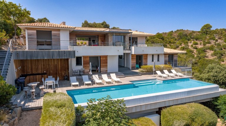 Punta d'Oro à louer villa contemporaine avec vue mer