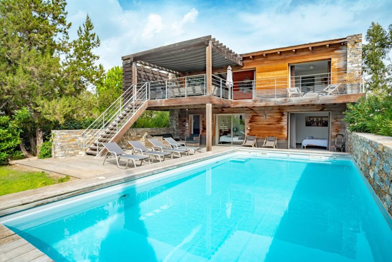 Villa avec piscine et vue mer