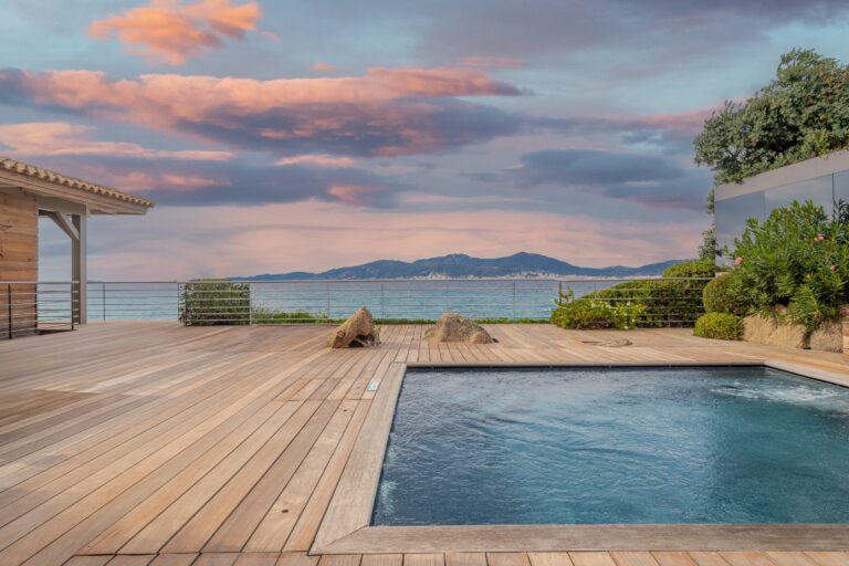 Location villa Corse pieds dans l’eau