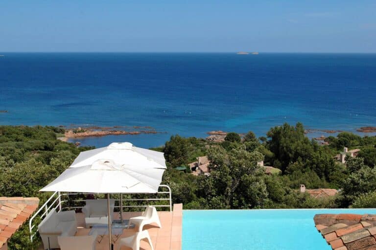 Villa with exceptional sea view for rent in Punta d'Oro