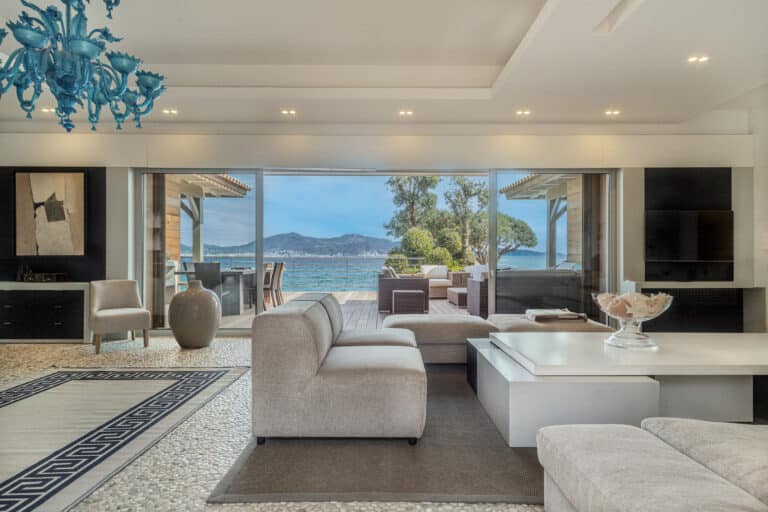 Location villa Corse pieds dans l’eau