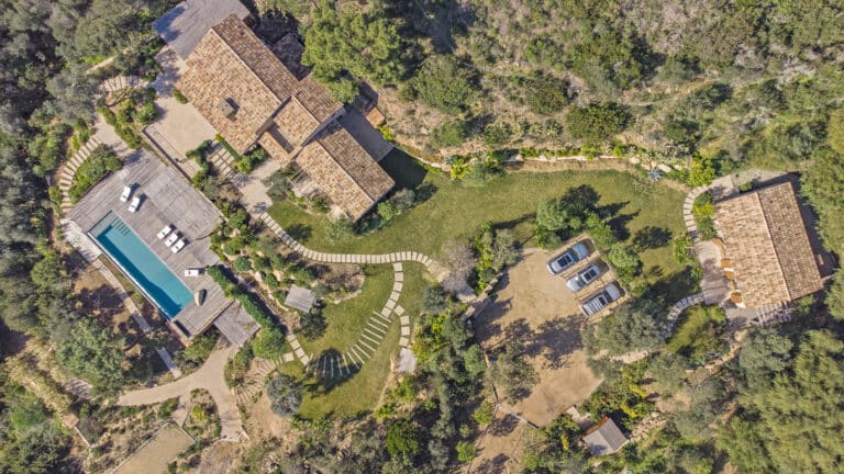 A louer pieds dans l'eau à Coti-Chiavari