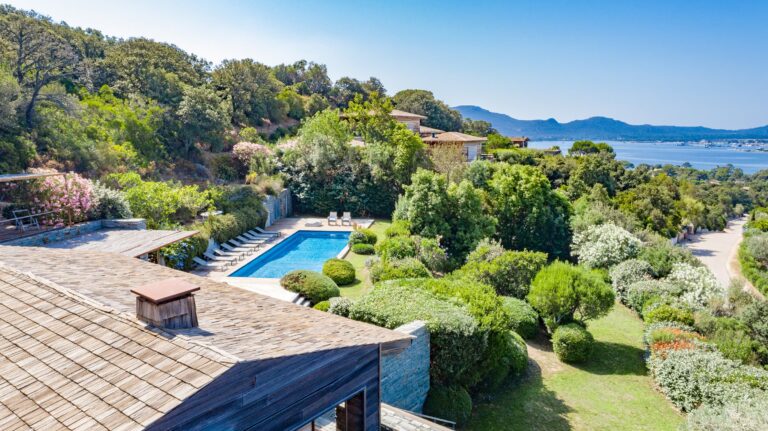 A villa for rent in Porto-Vecchio Parks