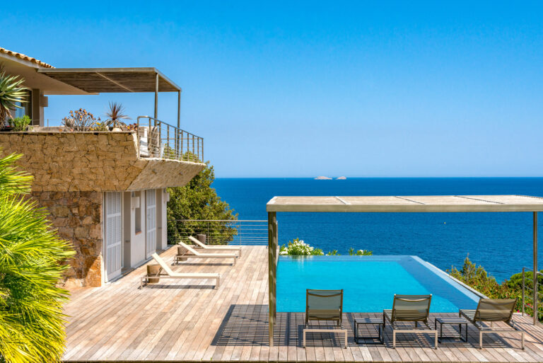 Villa for rent in Punta d'Oro with exceptional sea views